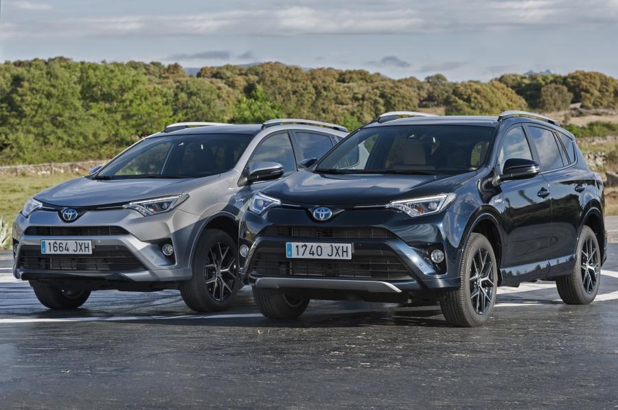  Toyota RAV4 Hybrid Feel! 2017 года  (фото 15 из 16)